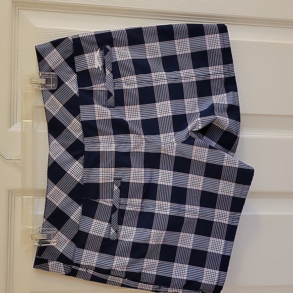 Ladies golf shorts - Picture 2 of 4